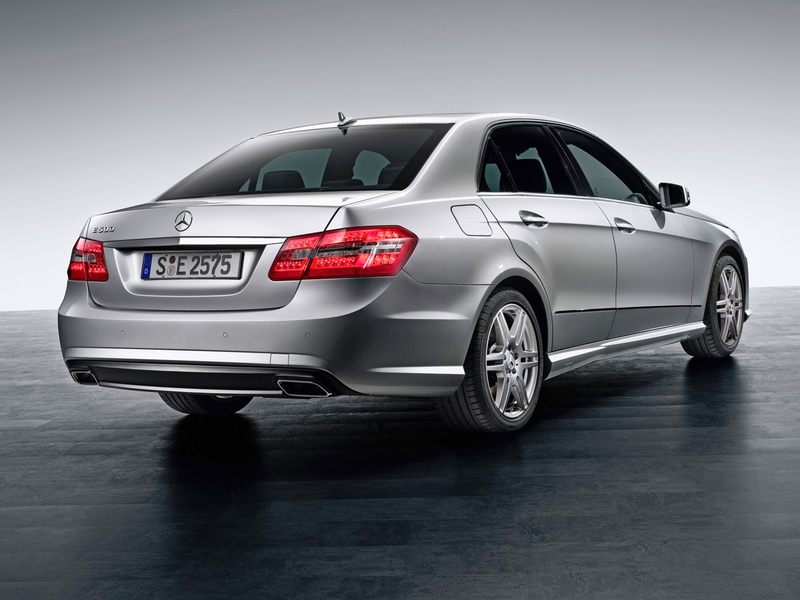 Illustration for article titled 2010 Mercedes E-Class: Mega Gallery
